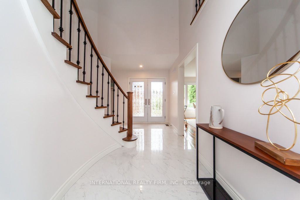 11 Coates Cres Property Photo 2