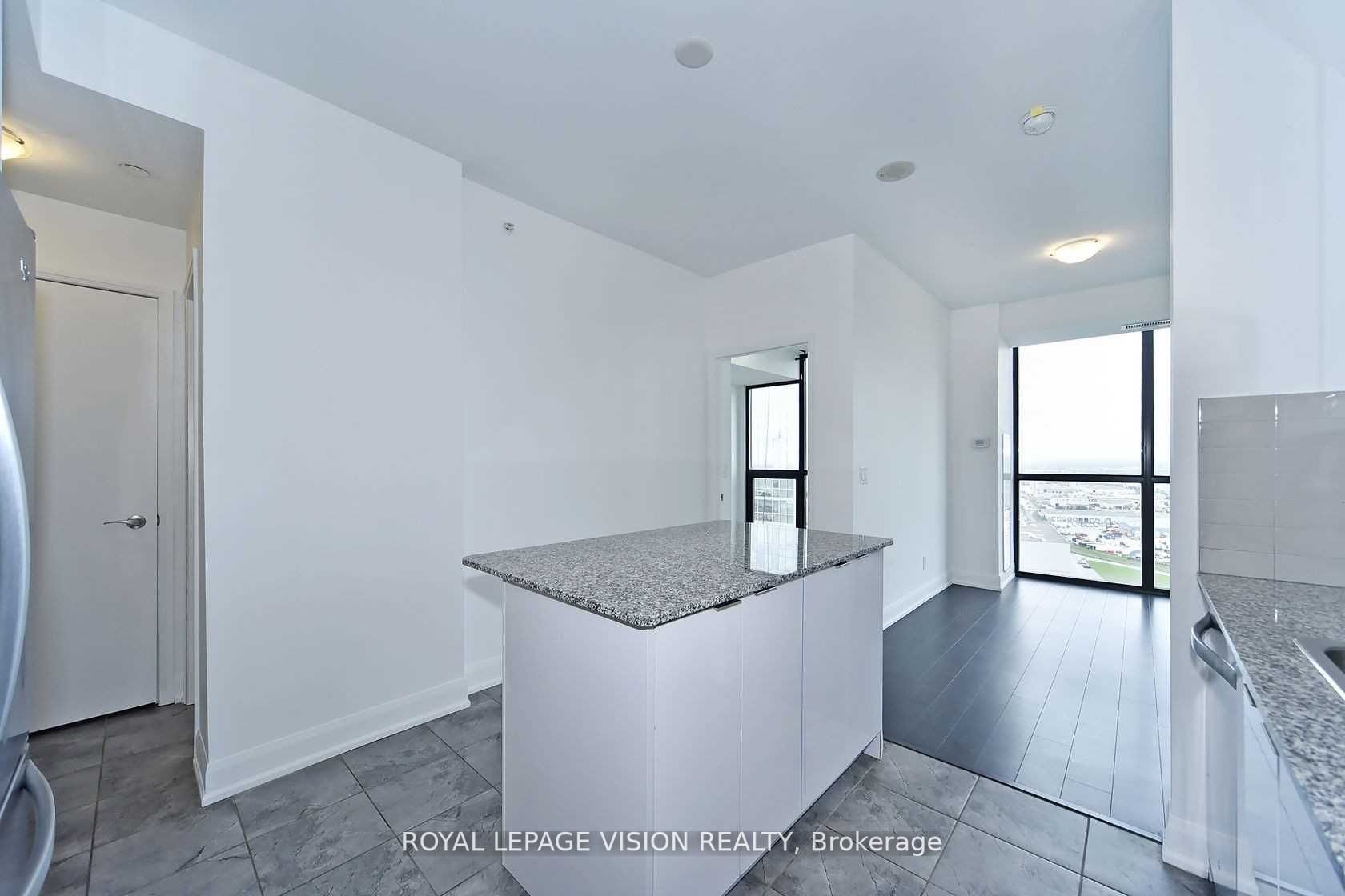 2910 Highway 7 Property Photo 8