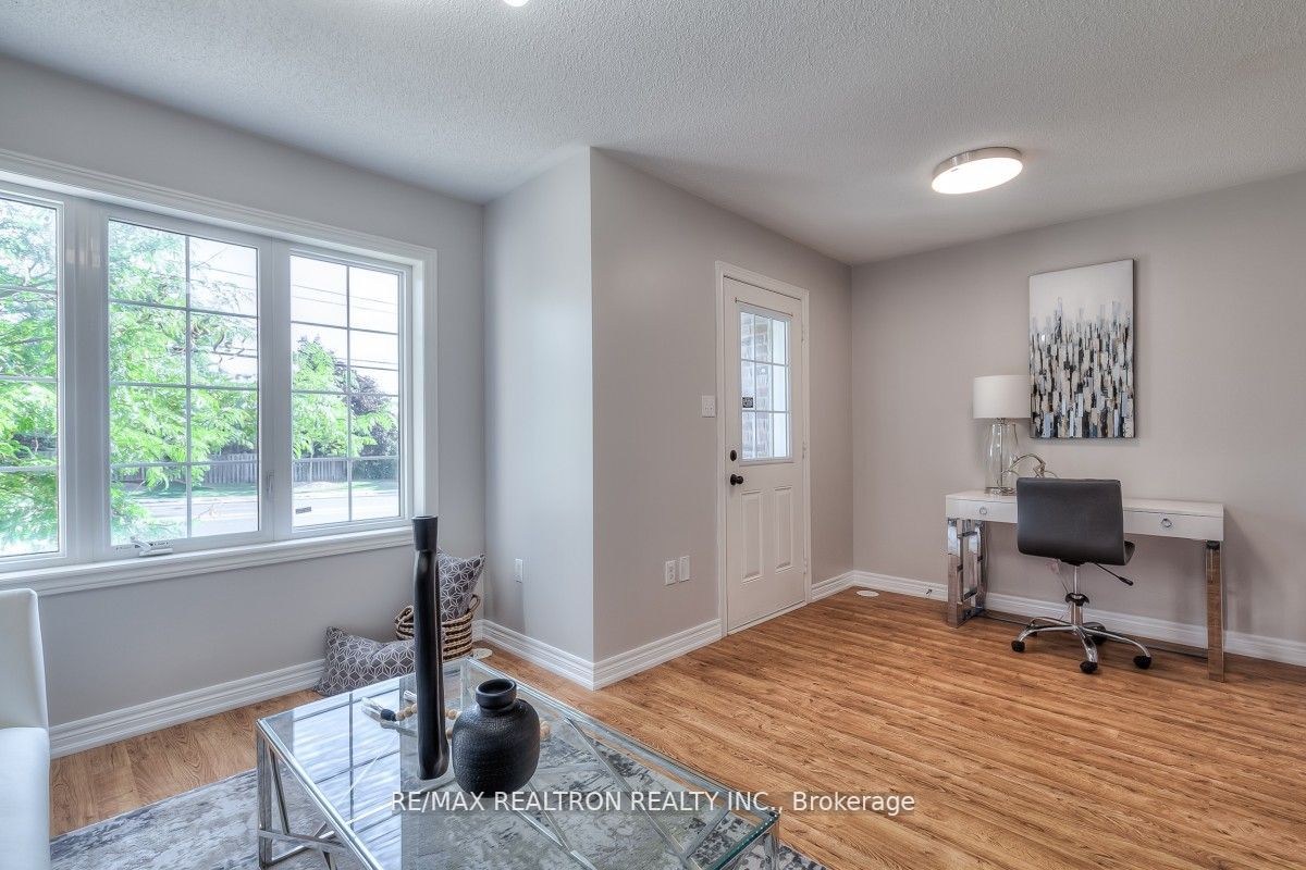 142 Roy Grove Way Property Photo 6