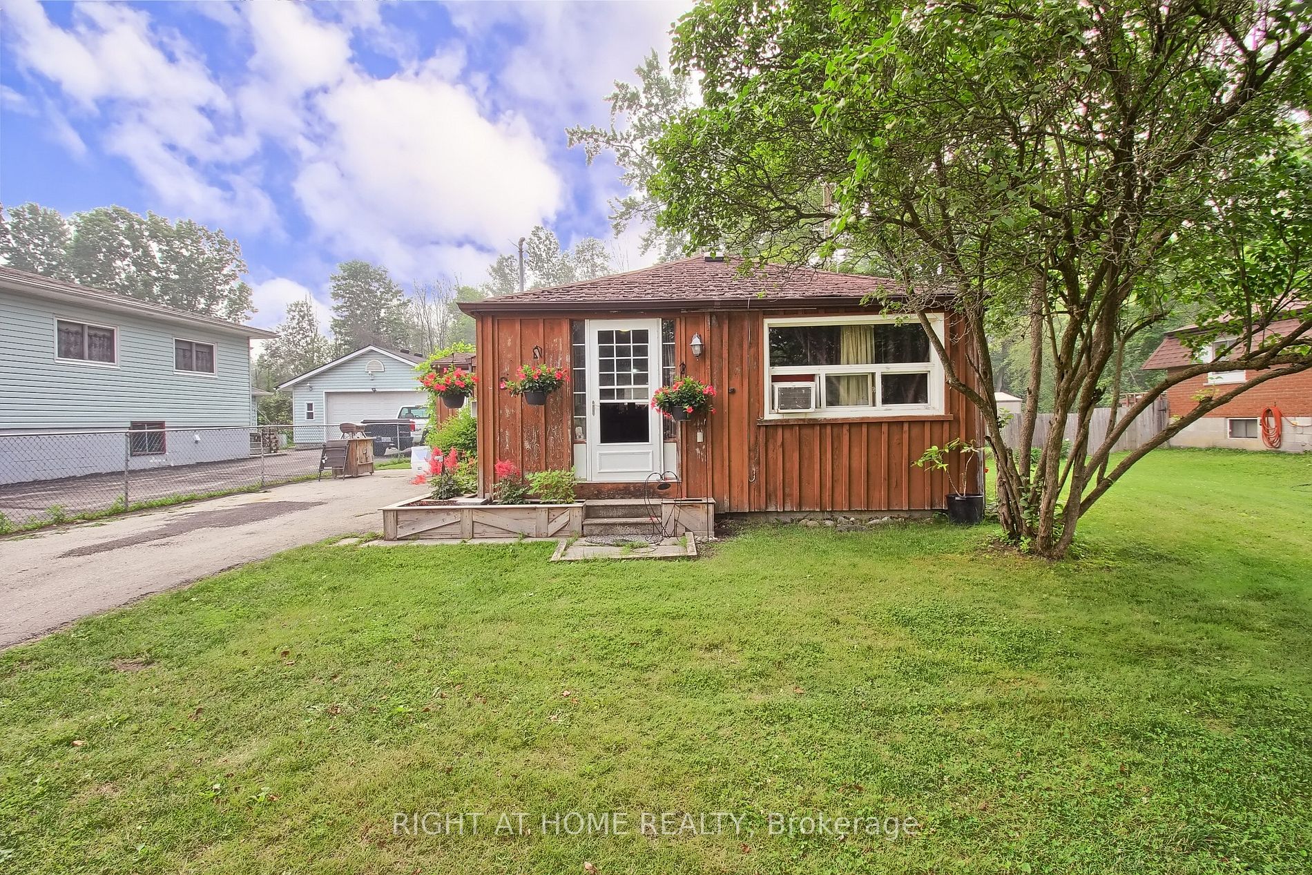 20 Pleasant Ave Property Photo
