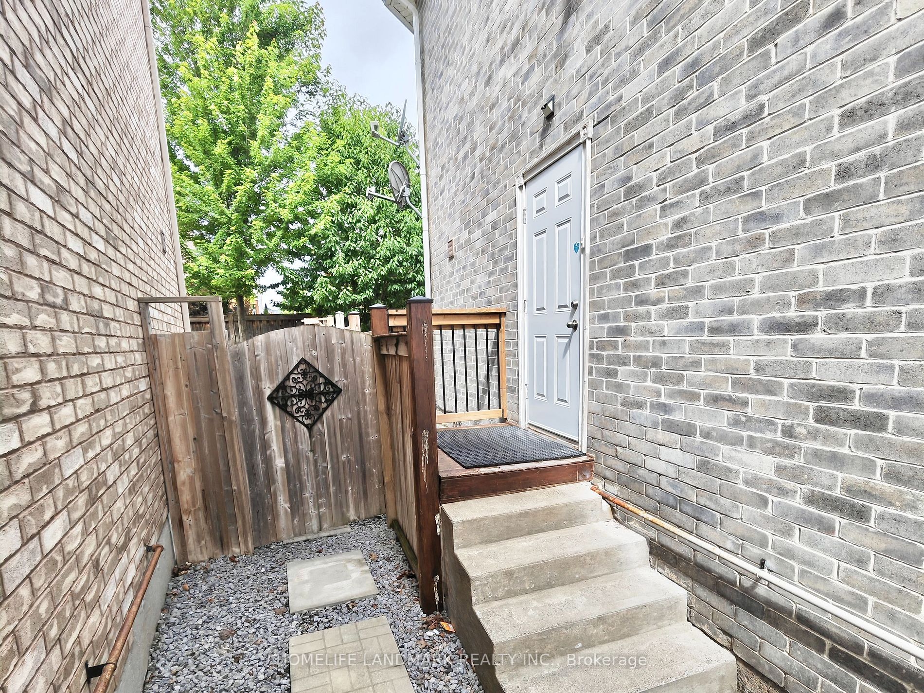 90 Crowther Dr Property Photo 6