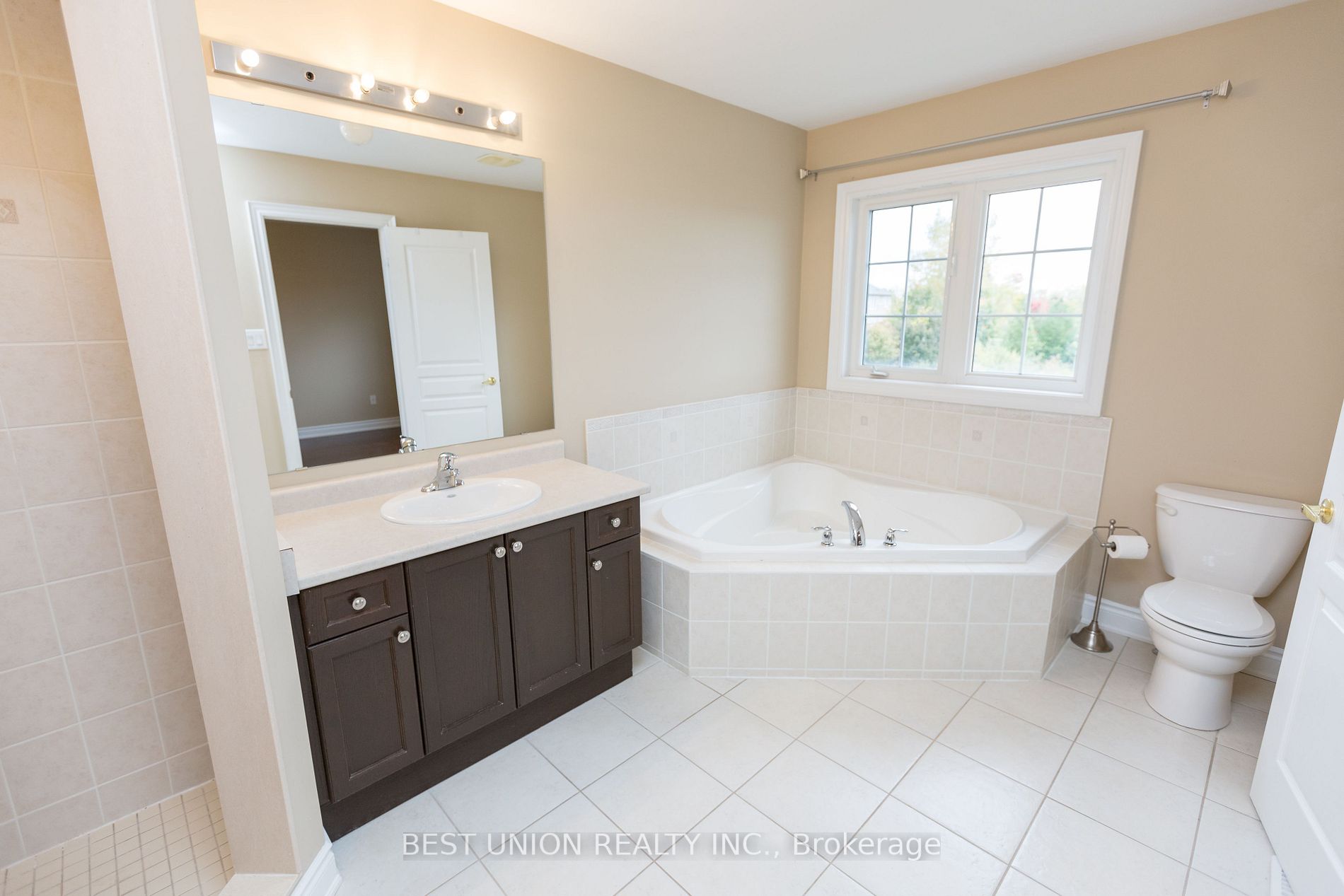 31 Bernbridge Rd Property Photo 9