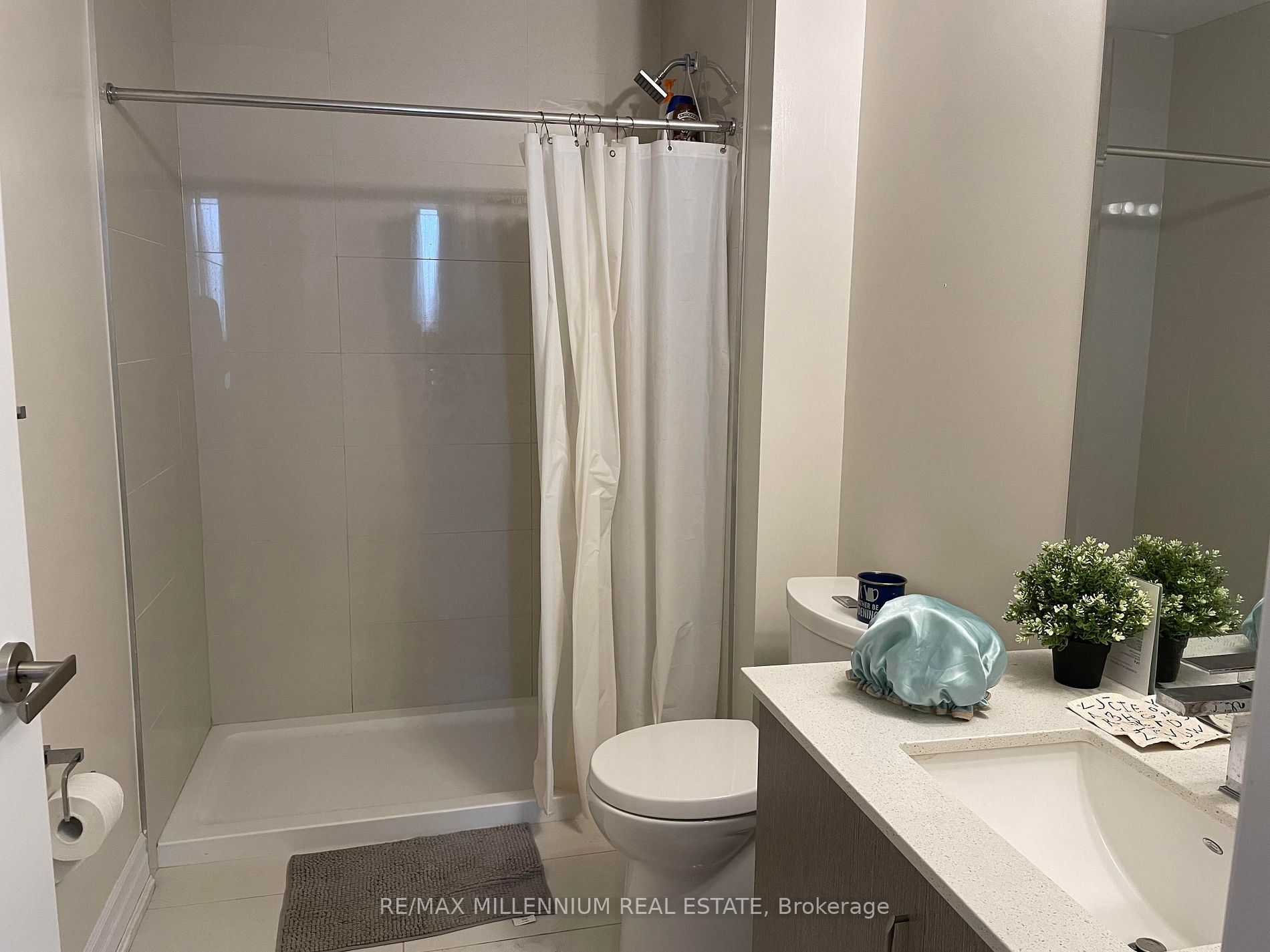 9075 Jane St 07 Property Photo 12