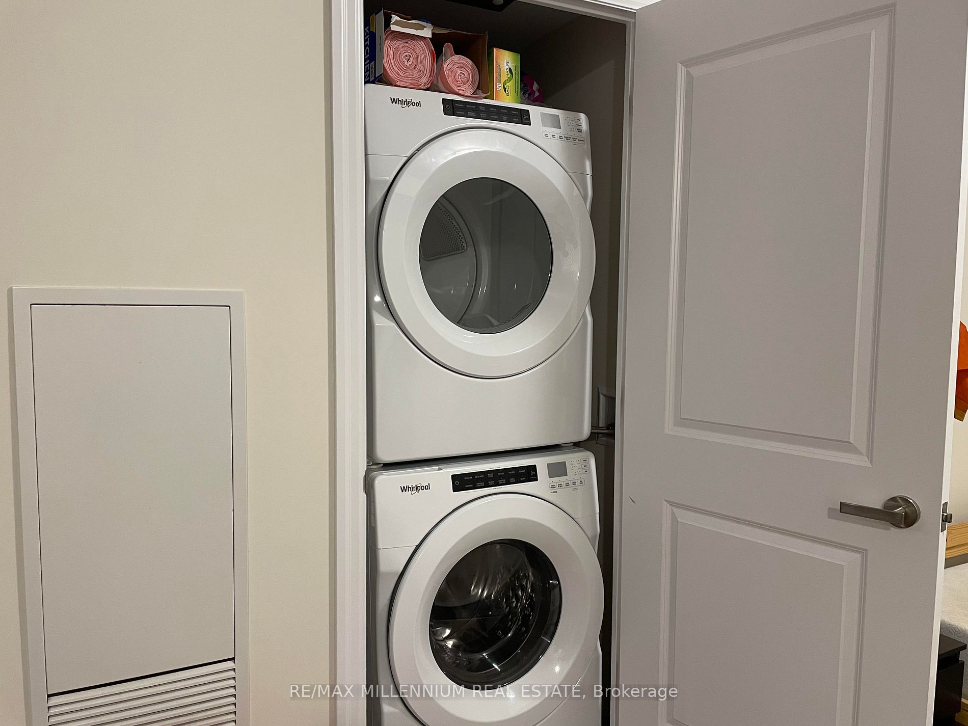 9075 Jane St 07 Property Photo 14