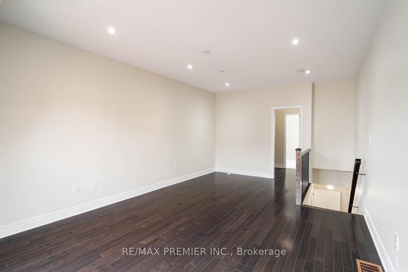 8315 Kipling Ave Property Photo 21