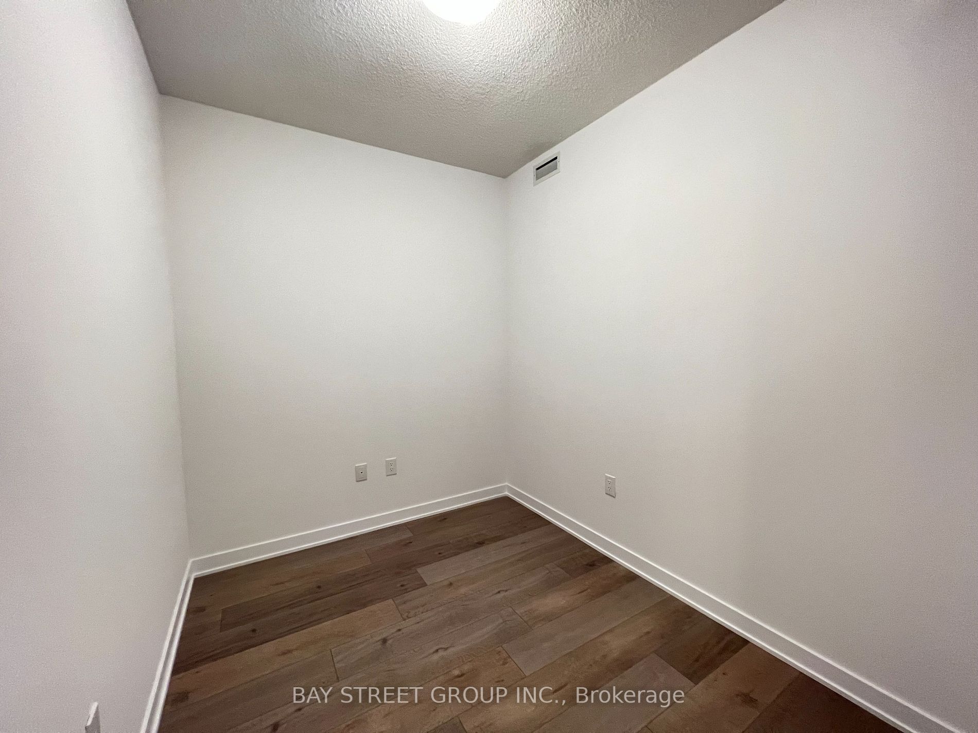 60 Honeycrisp Cres Property Photo 6