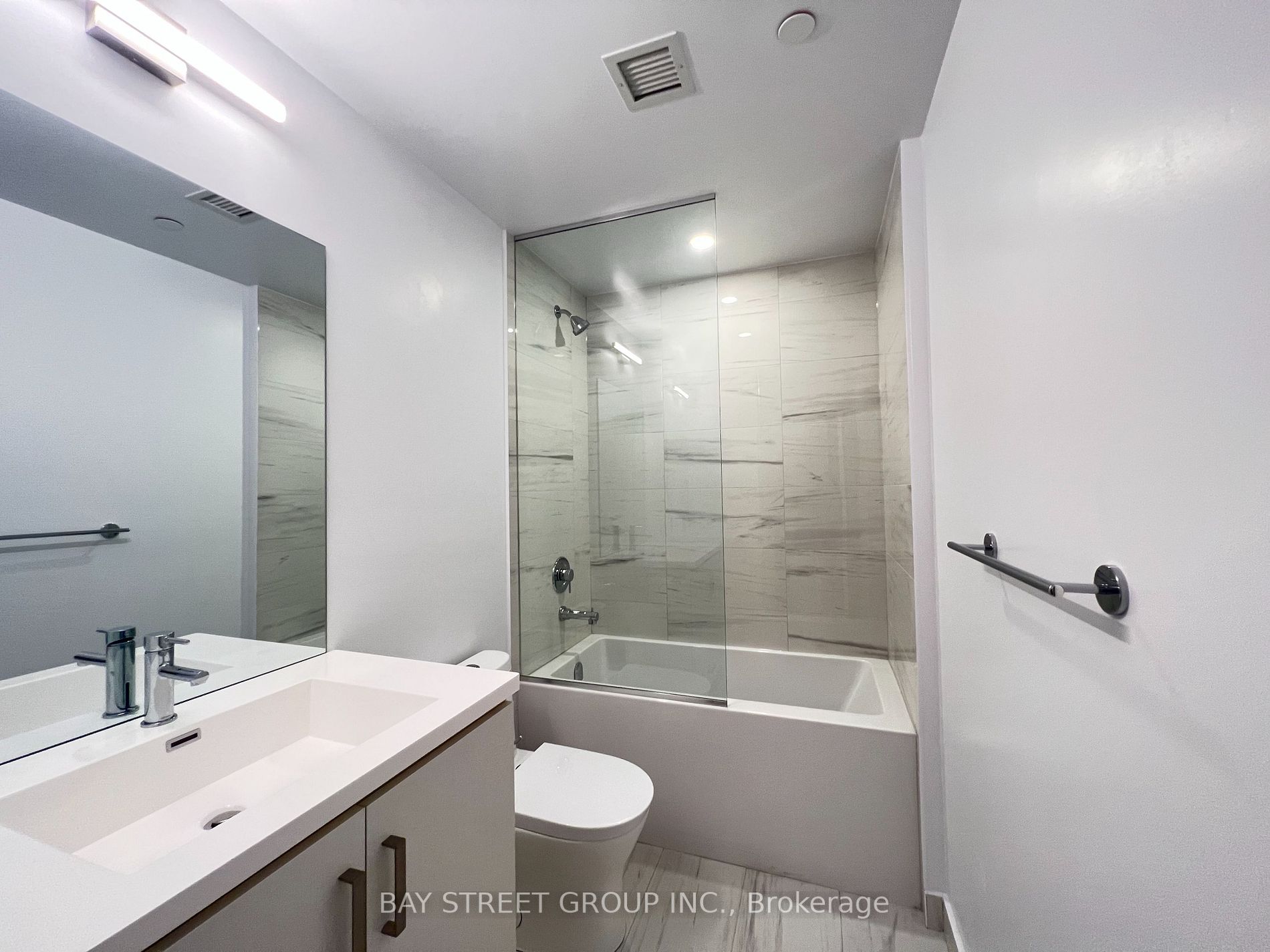 60 Honeycrisp Cres Property Photo 7