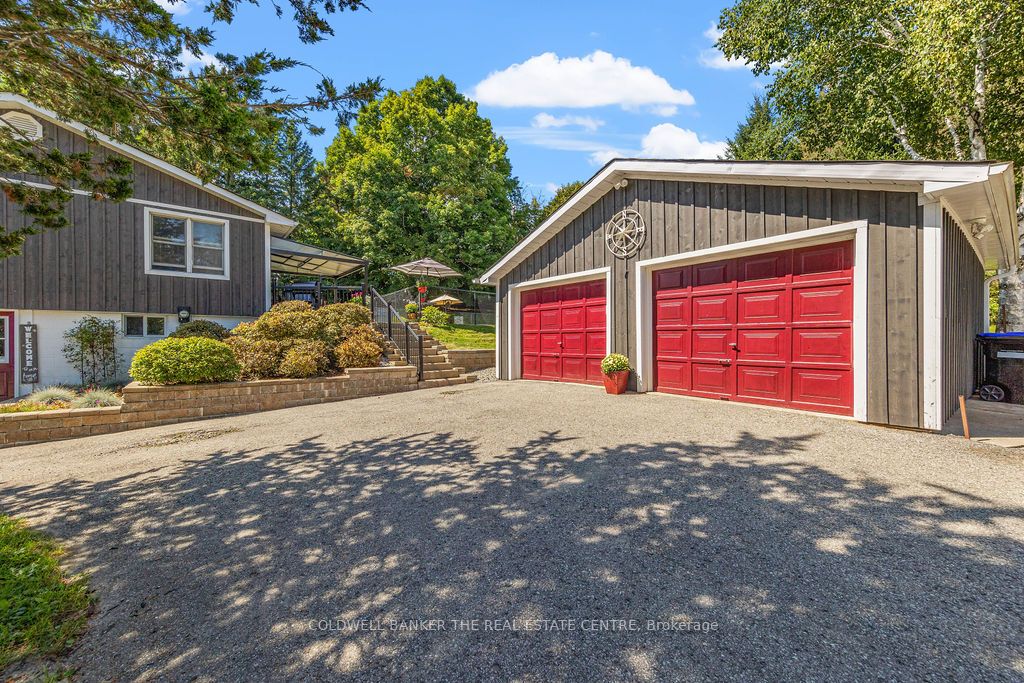 1834 Thirteenth Line Property Photo 6