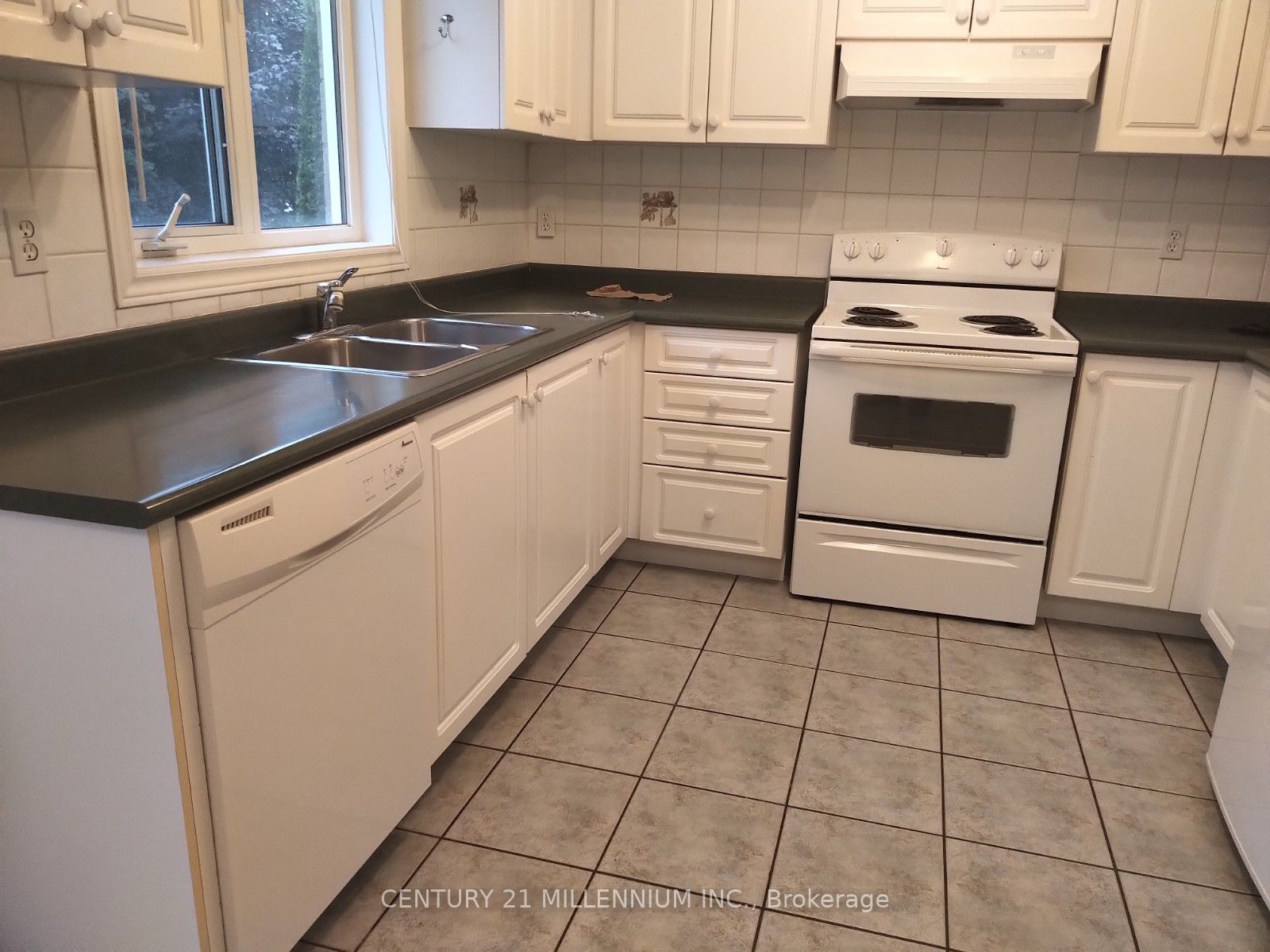 79 Castillian Dr Property Photo 20