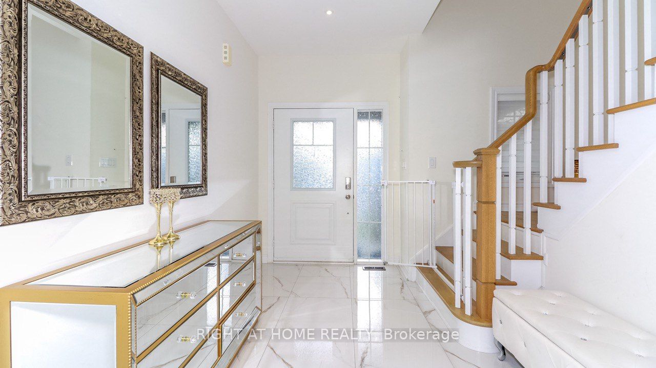 1138 Wharram Way Property Photo 3