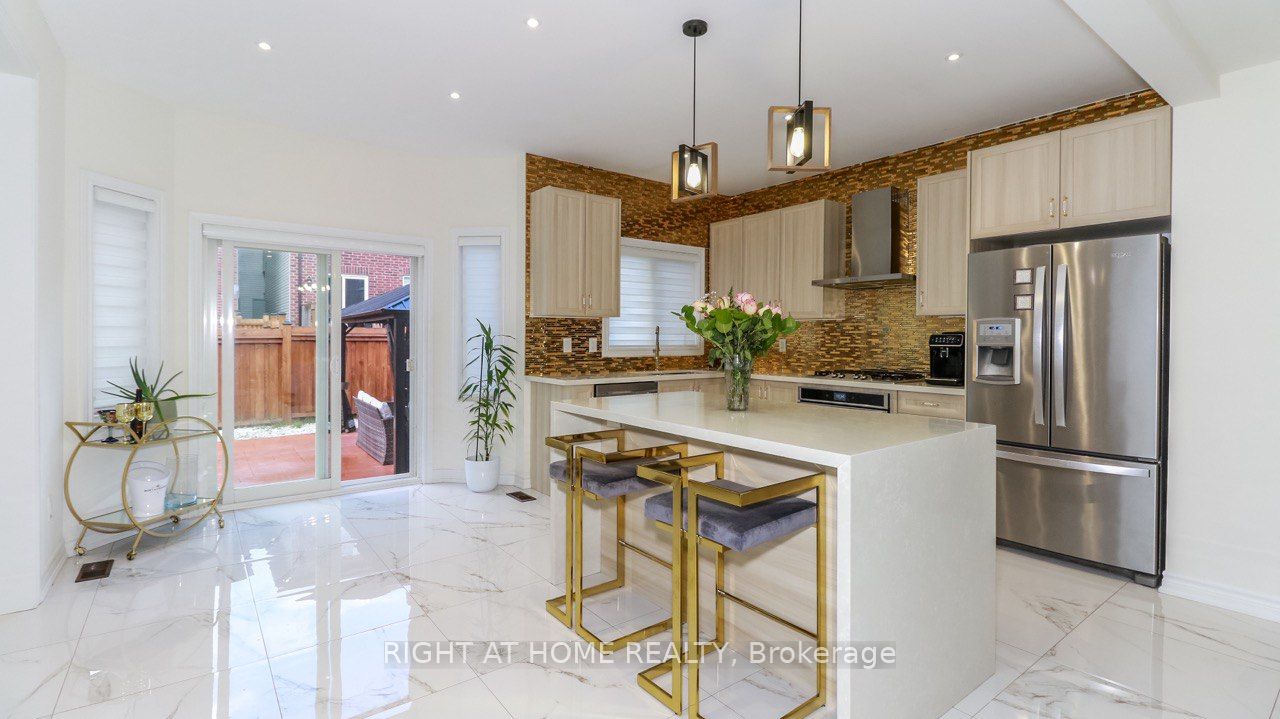 1138 Wharram Way Property Photo 6