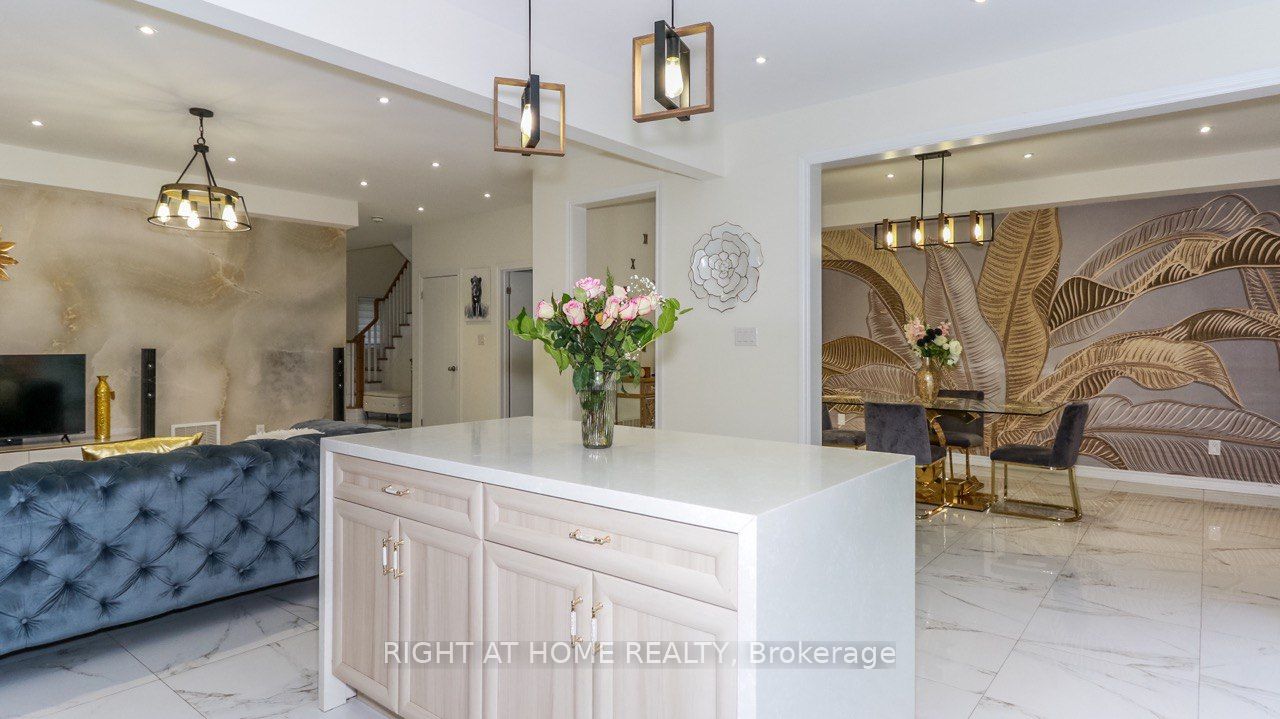 1138 Wharram Way Property Photo 7