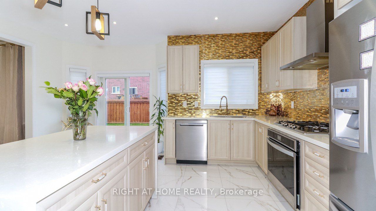 1138 Wharram Way Property Photo 10