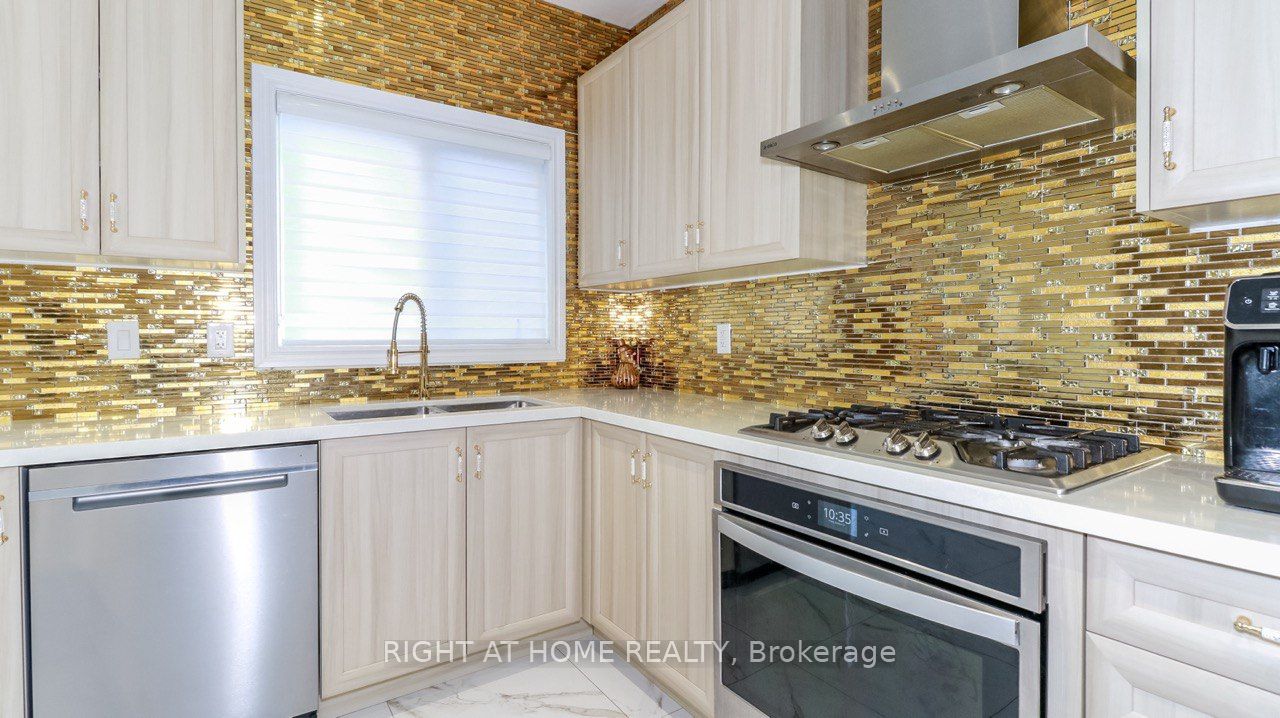 1138 Wharram Way Property Photo 11