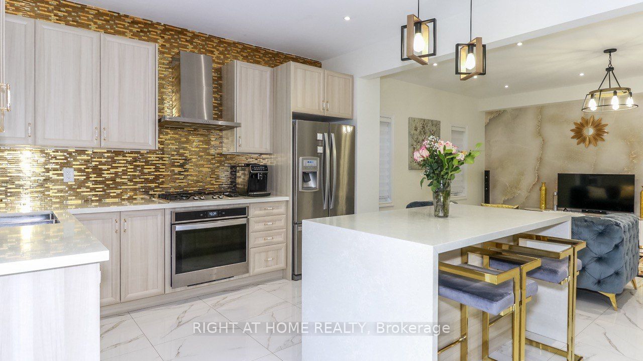1138 Wharram Way Property Photo 12