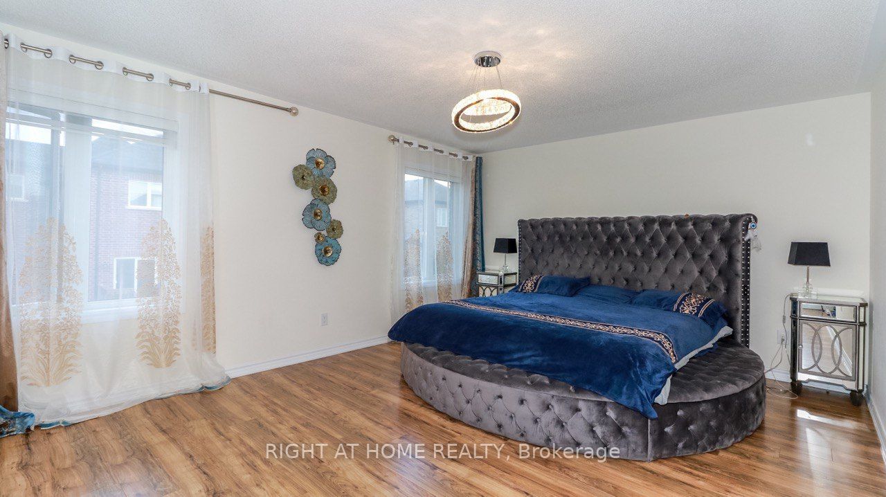 1138 Wharram Way Property Photo 17