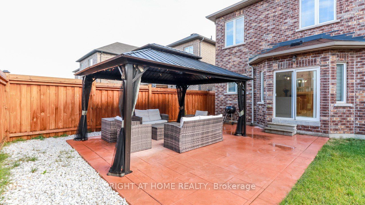 1138 Wharram Way Property Photo 22