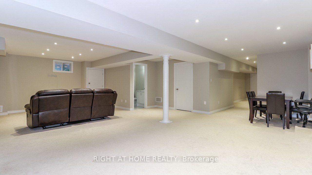 1138 Wharram Way Property Photo 27