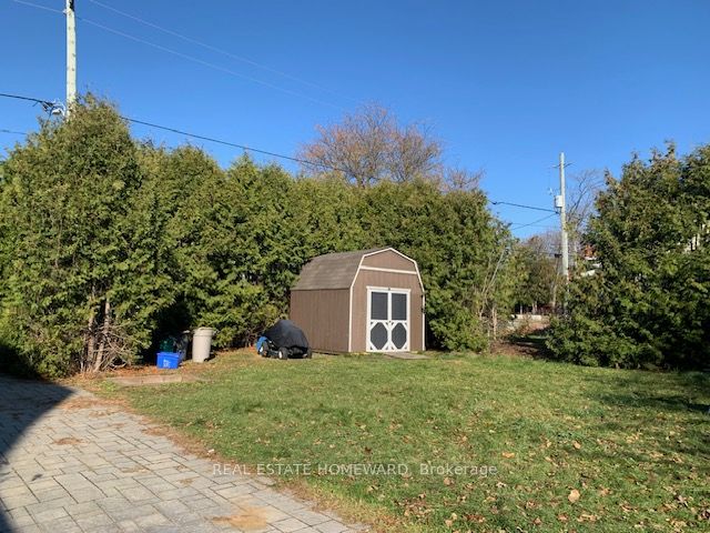 21 Windsor Dr Property Photo 5