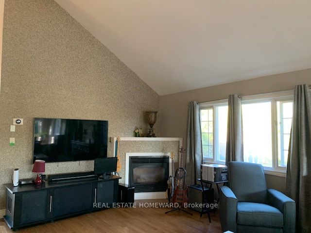 21 Windsor Dr Property Photo 10