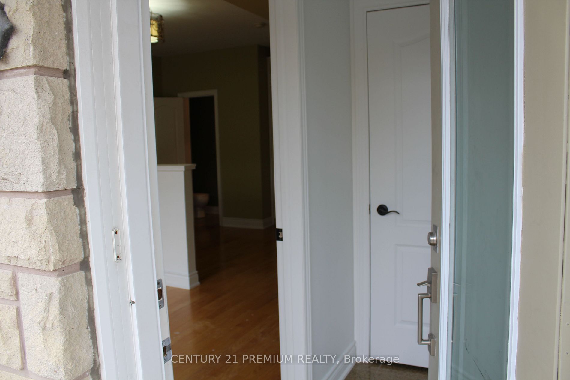 10032 Keele St E Property Photo 4