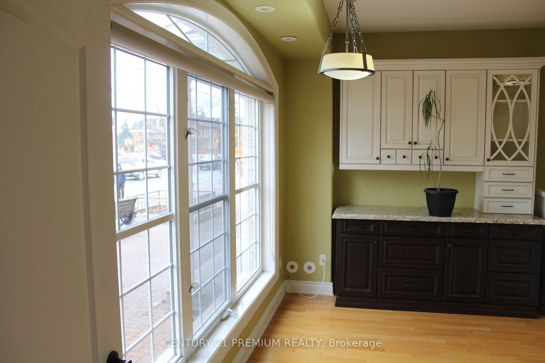 10032 Keele St E Property Photo 6