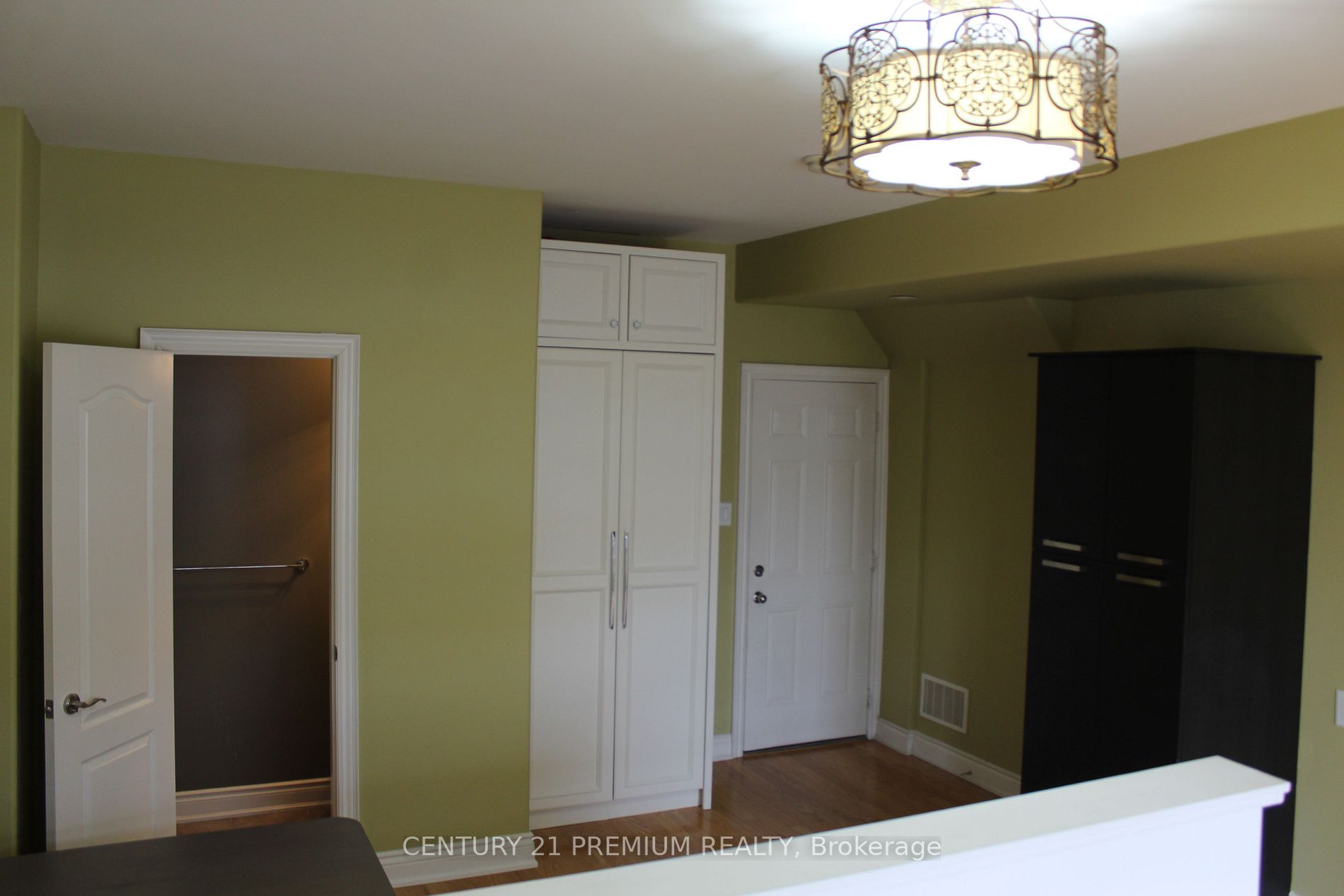 10032 Keele St E Property Photo 7