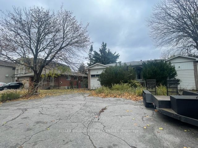 9185 Bathurst St Property Photo 2