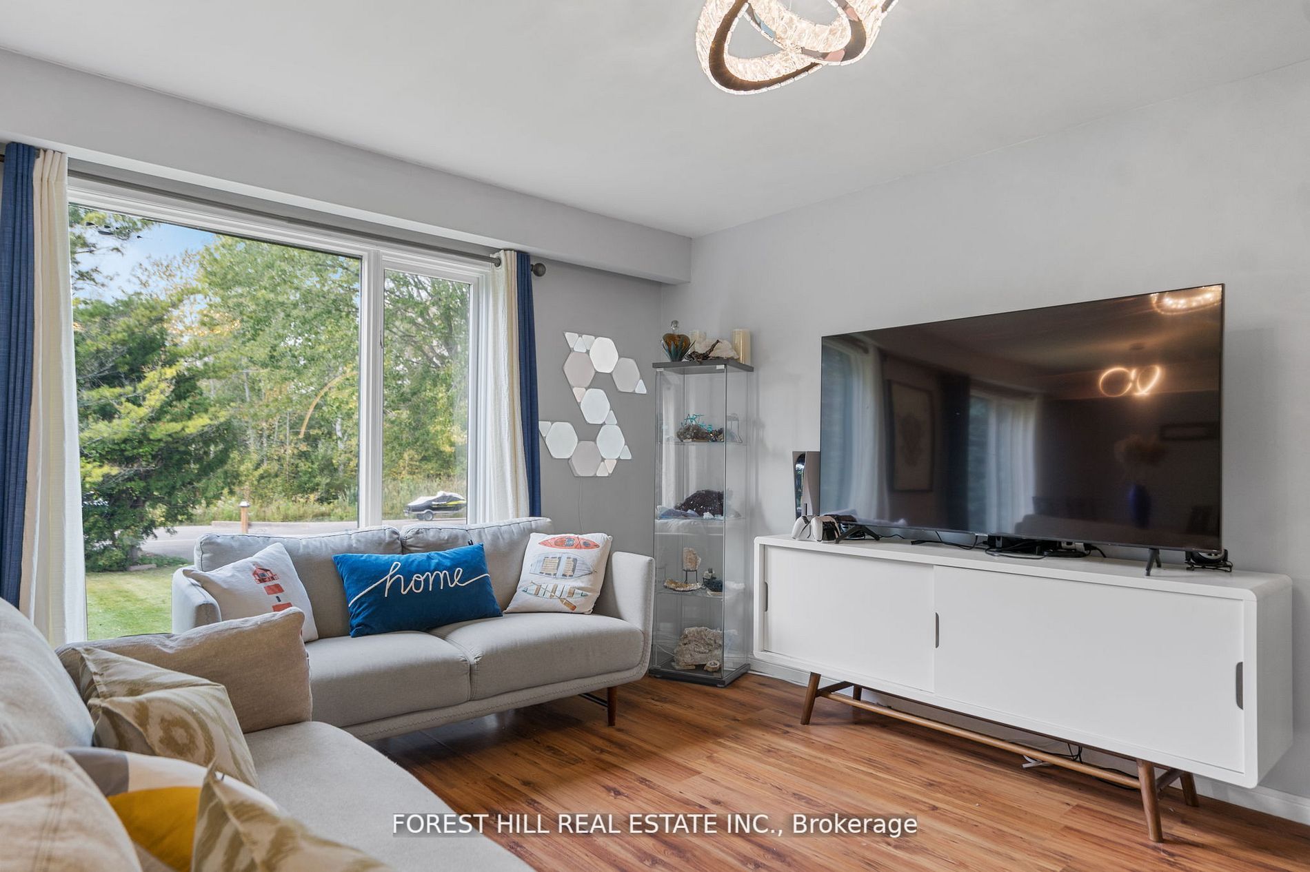 2213 Spring St Property Photo 7