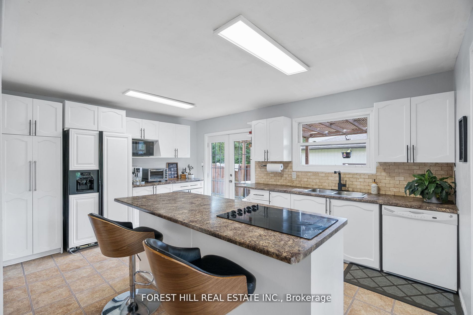 2213 Spring St Property Photo 10