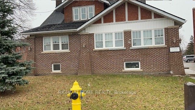 18 Richmond St E Property Photo 2