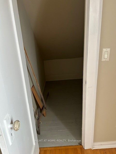 18 Richmond St E Property Photo 19