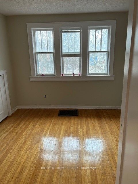 18 Richmond St E Property Photo 20