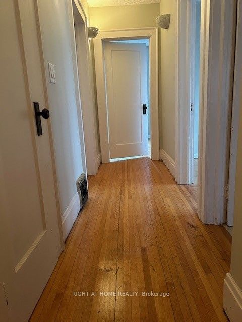 18 Richmond St E Property Photo 26