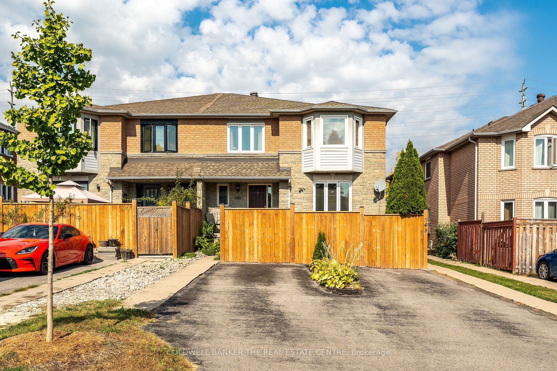 541 Walpole Cres Property Photo 1