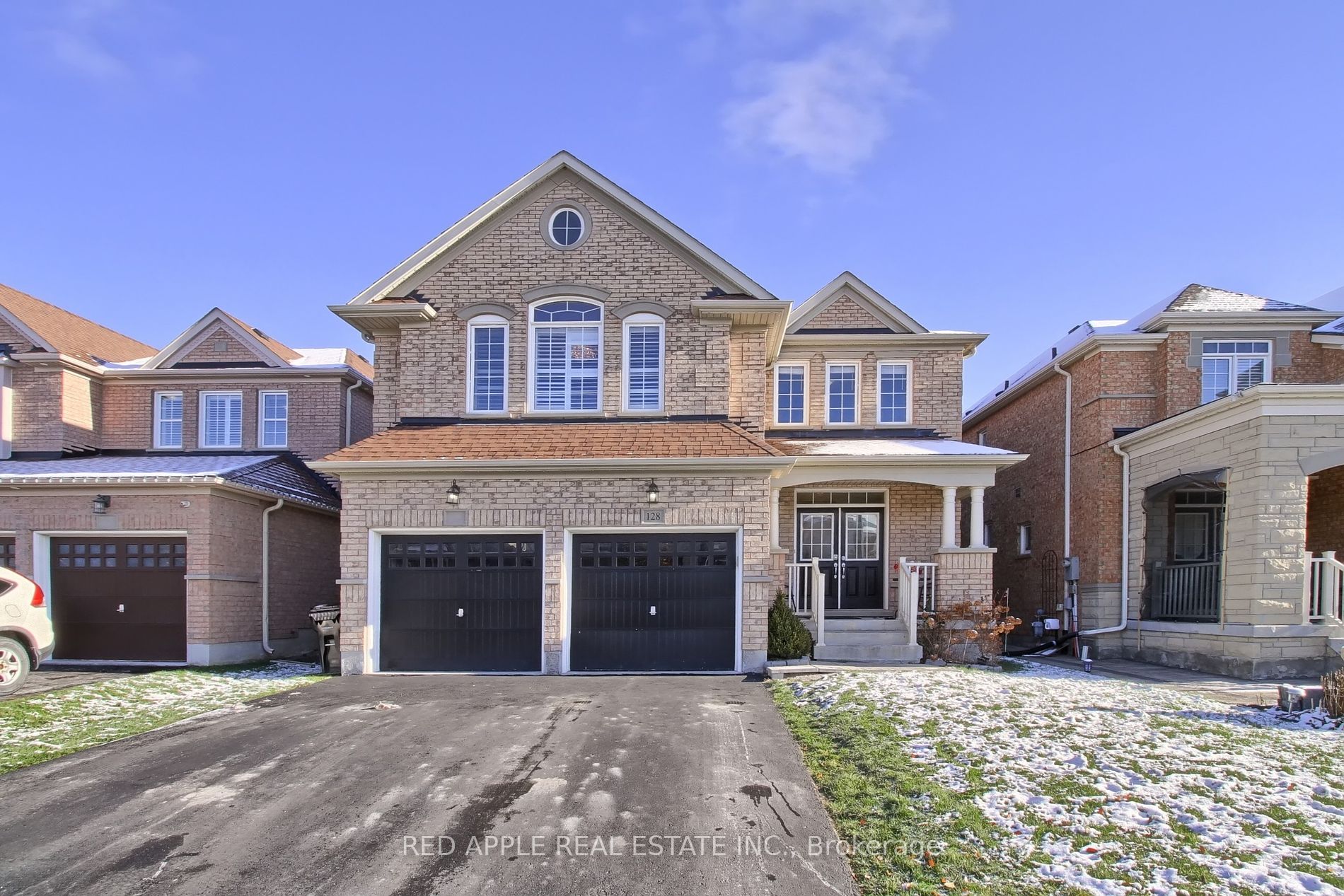 128 Stewart Cres Property Photo 1