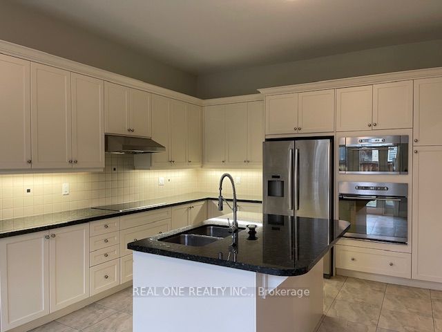 111 Headwind Blvd Property Photo 2