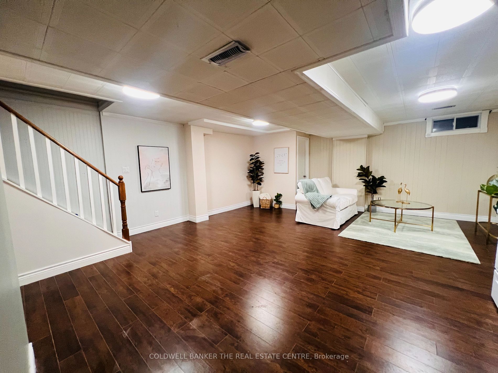 879 Leslie Valley Dr Property Photo 1