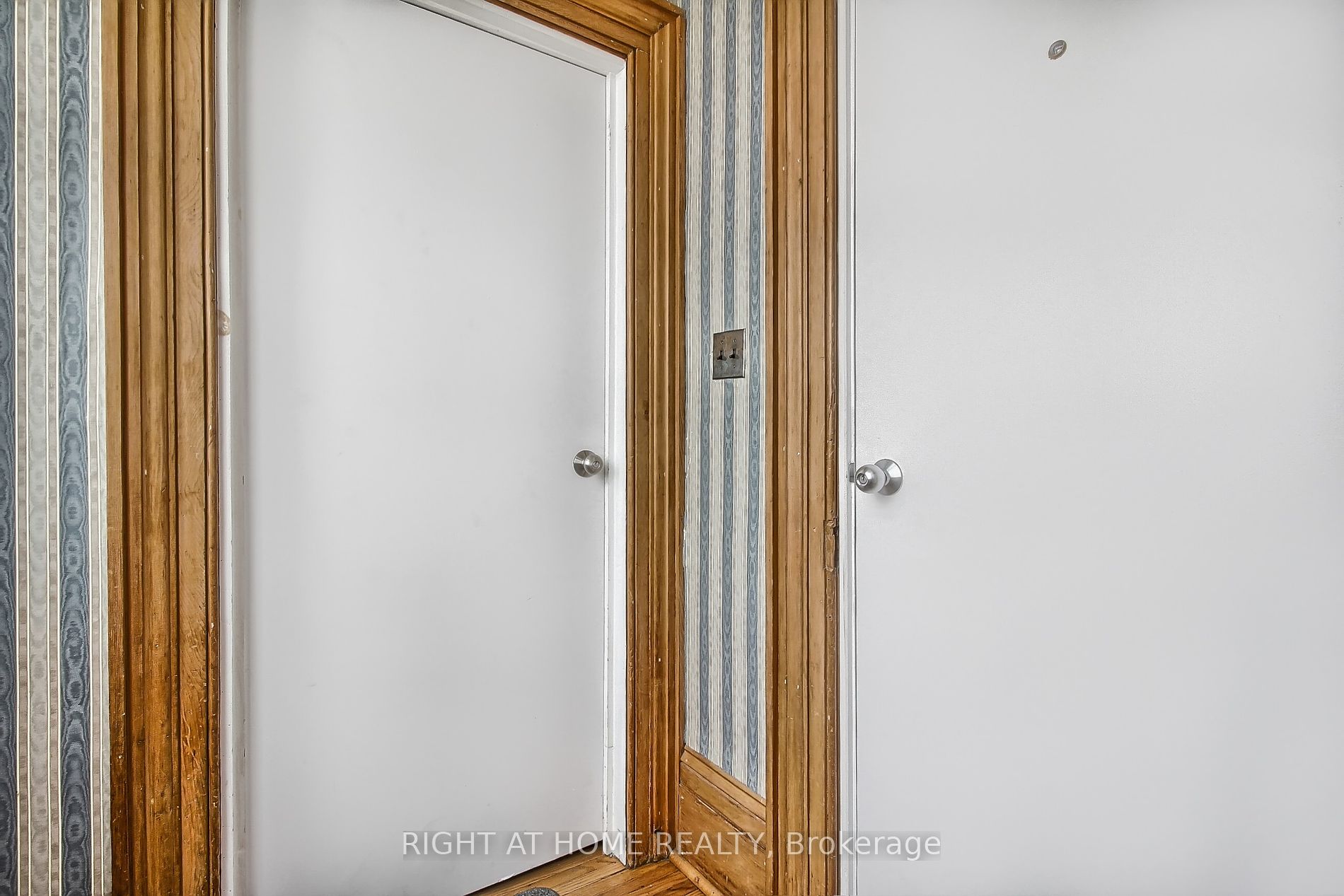 17 Wellington St Property Photo 4