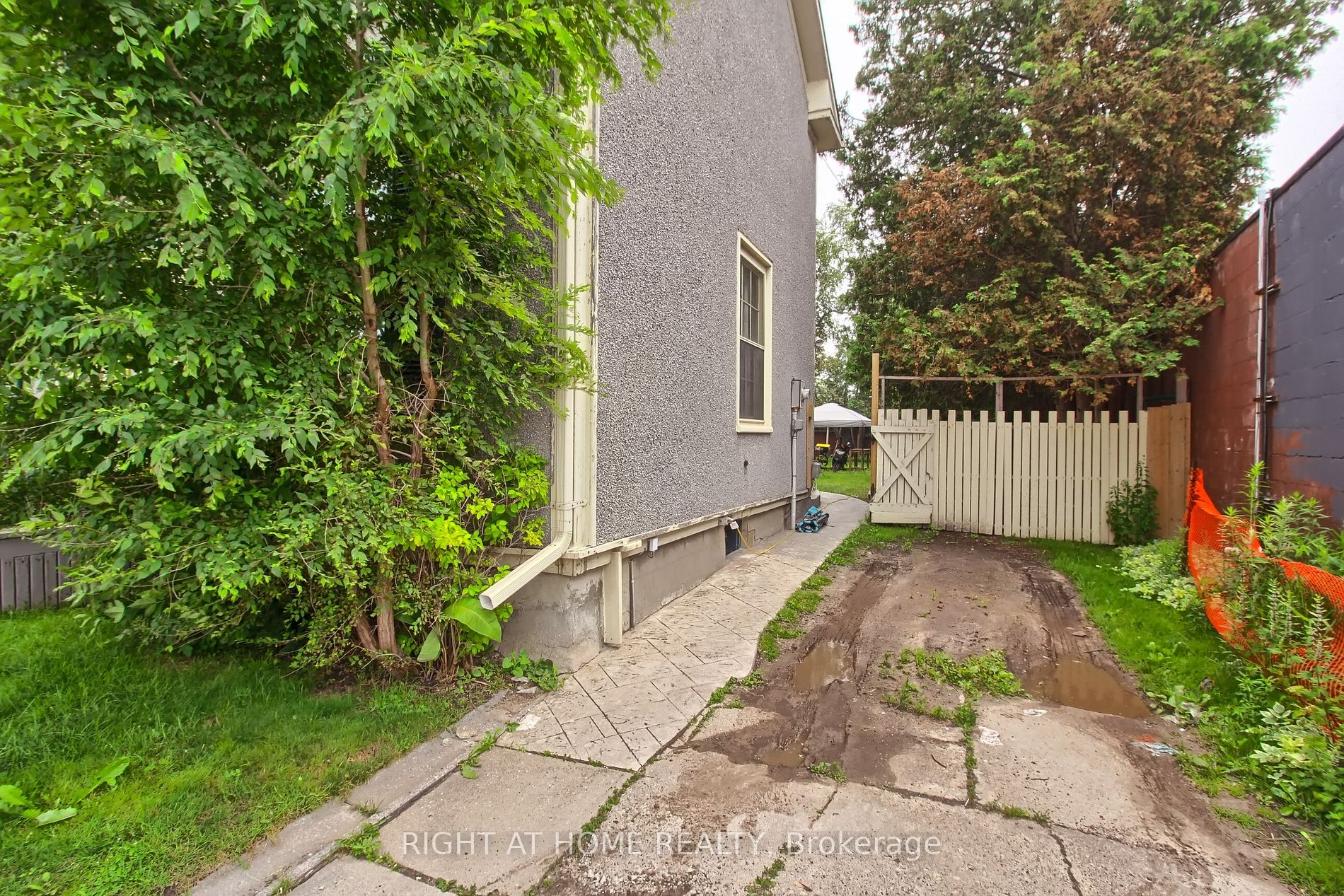 17 Wellington St Property Photo 20