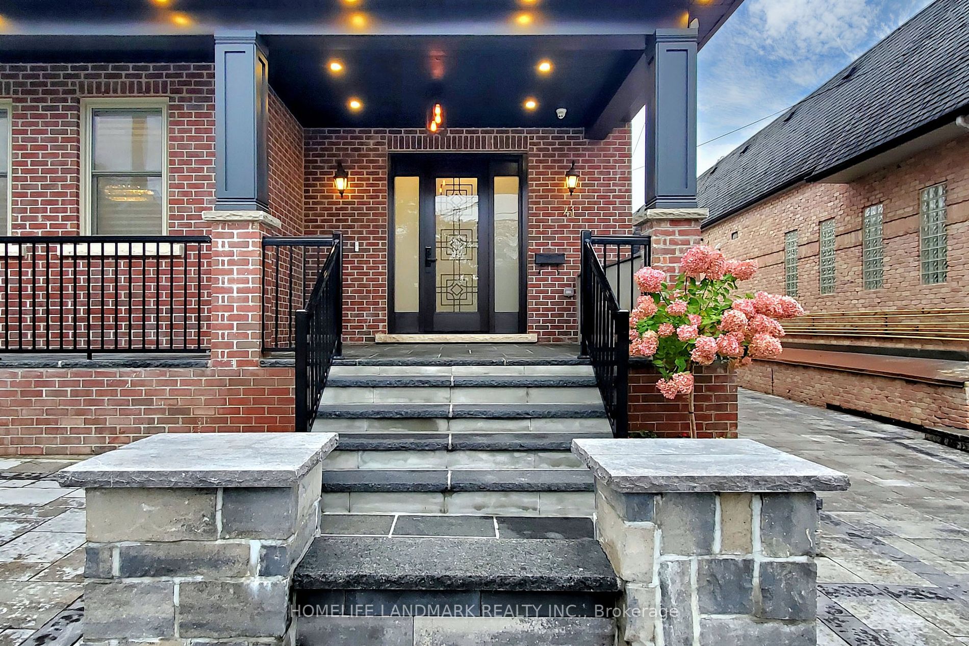 41 Centre St Property Photo 1