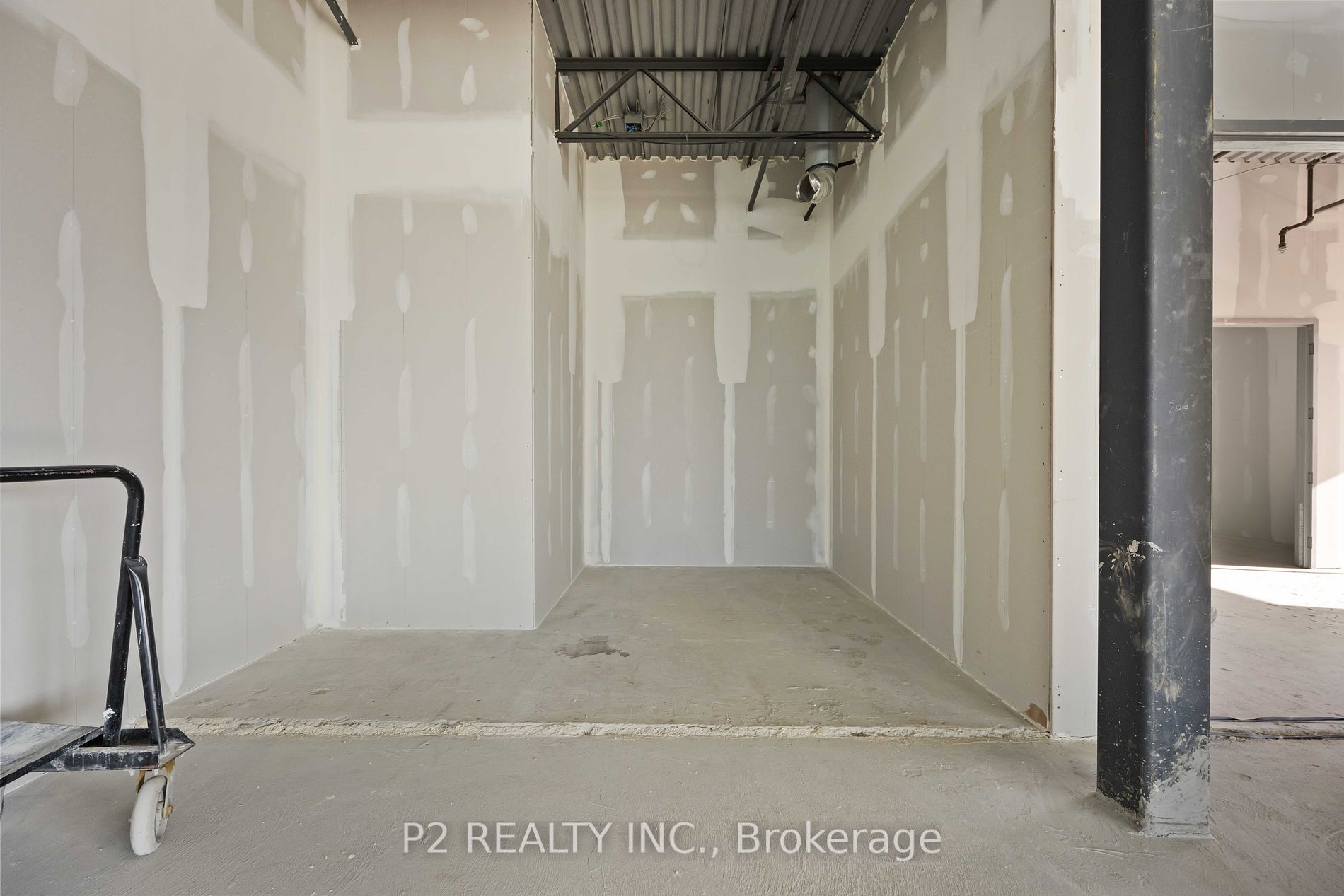 132 Corstate Ave Property Photo 9