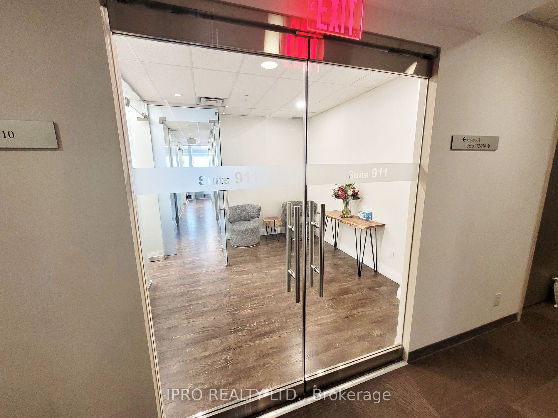 7191 Yonge St Property Photo 6
