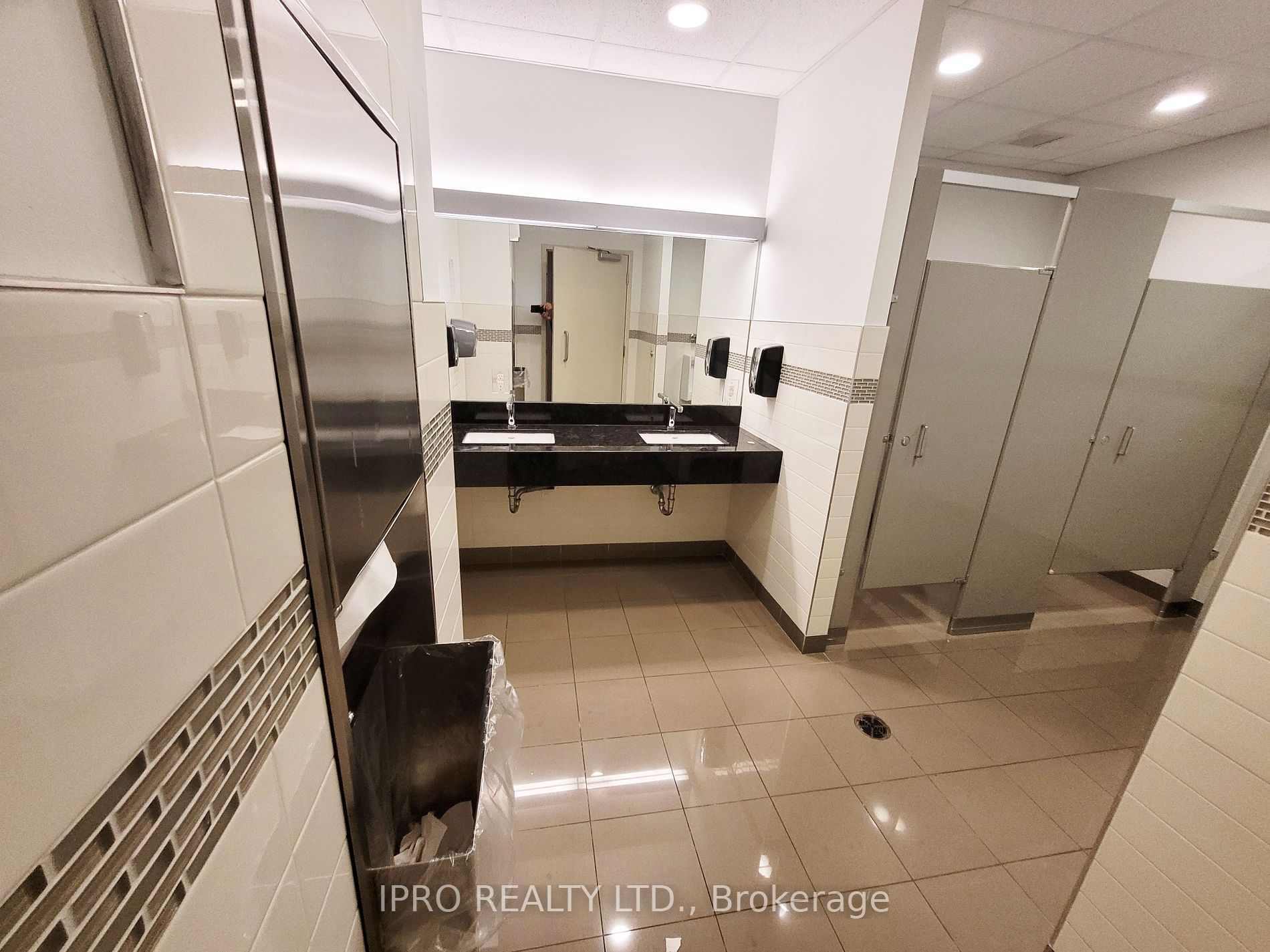 7191 Yonge St Property Photo 19