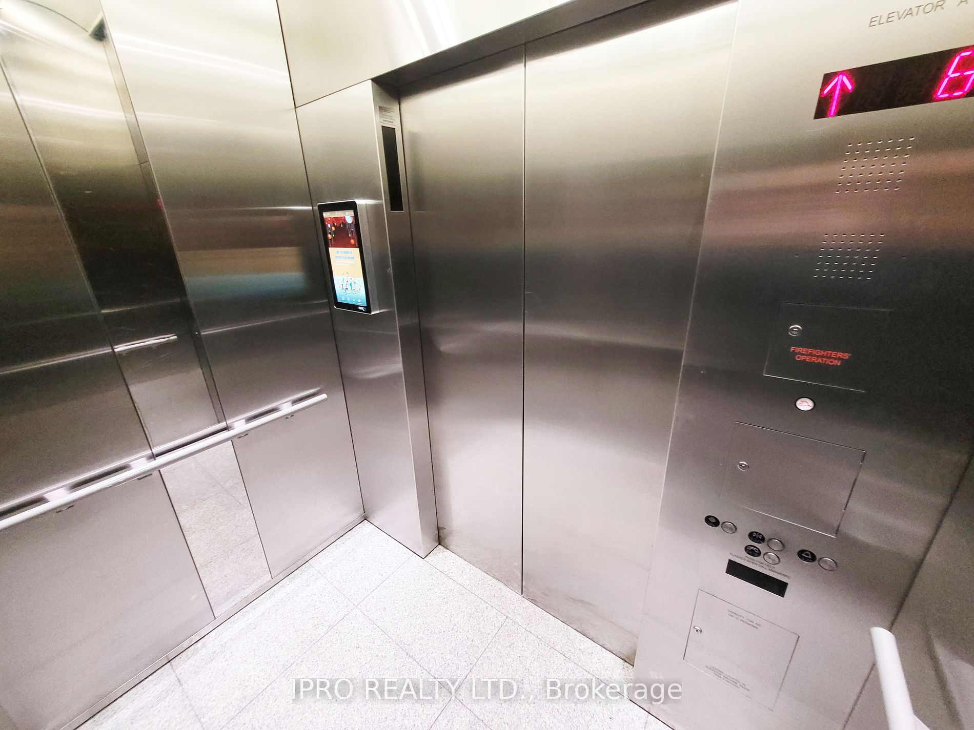 7191 Yonge St Property Photo 20