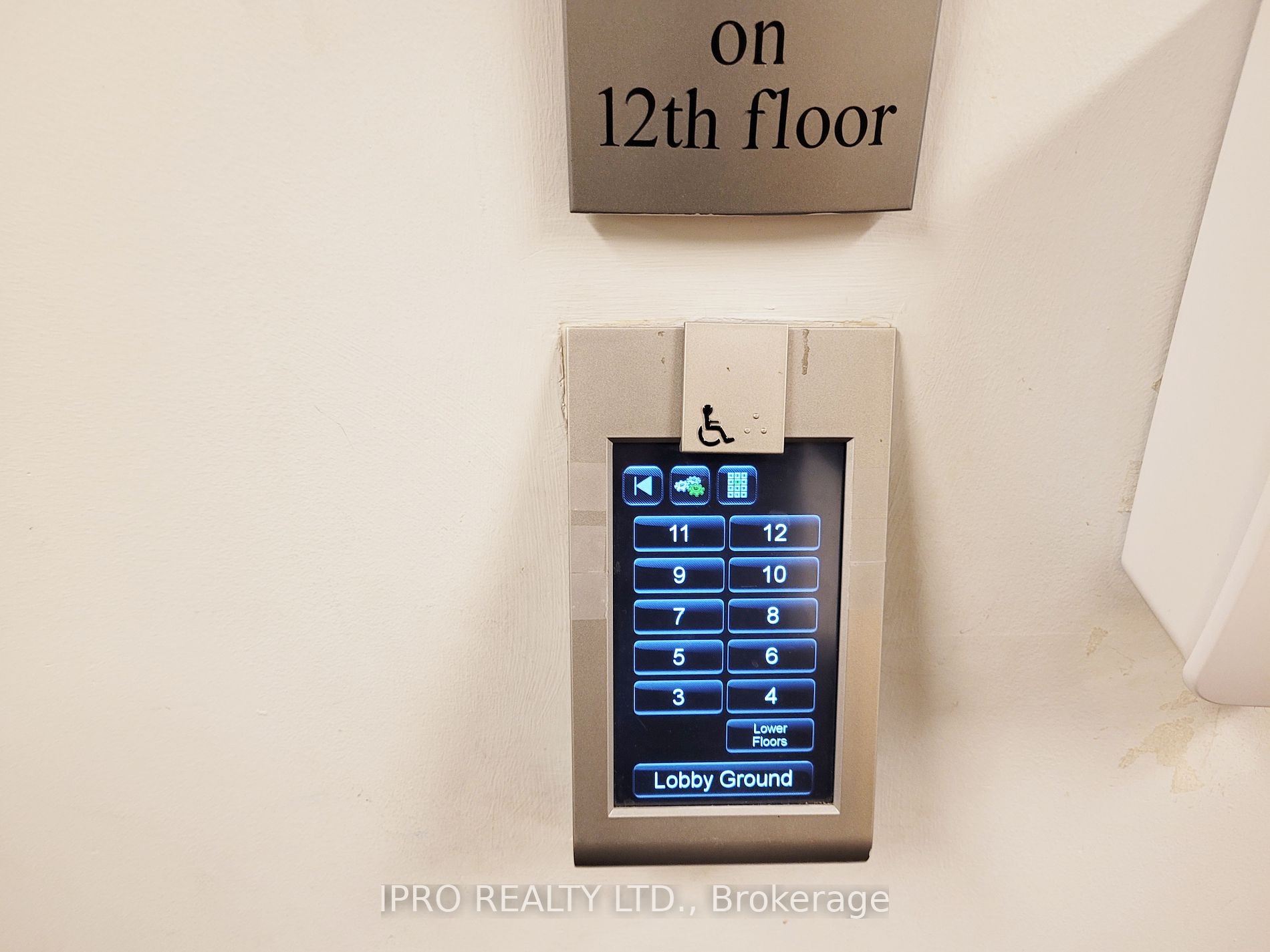 7191 Yonge St Property Photo 21