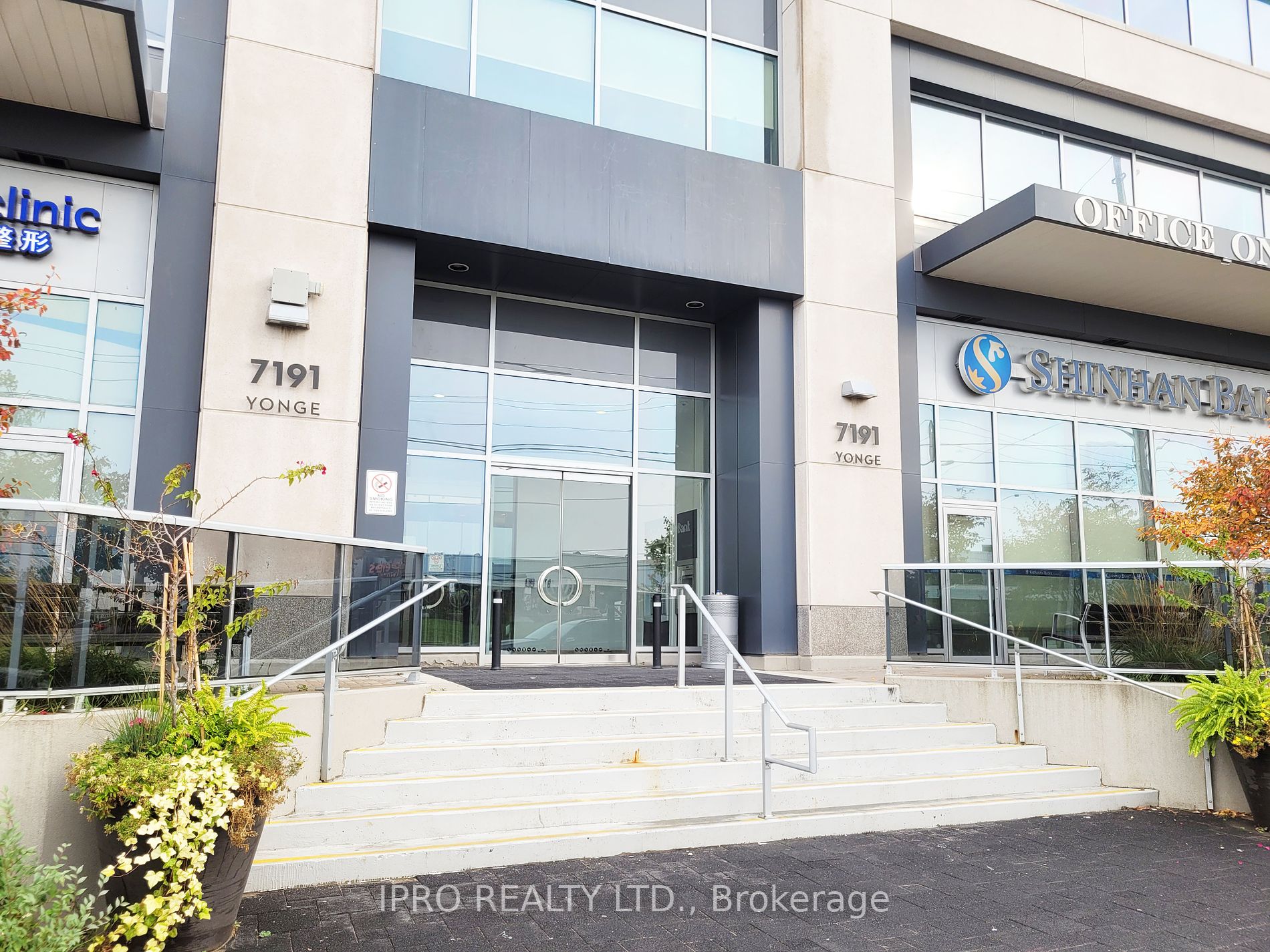 7191 Yonge St Property Photo 30