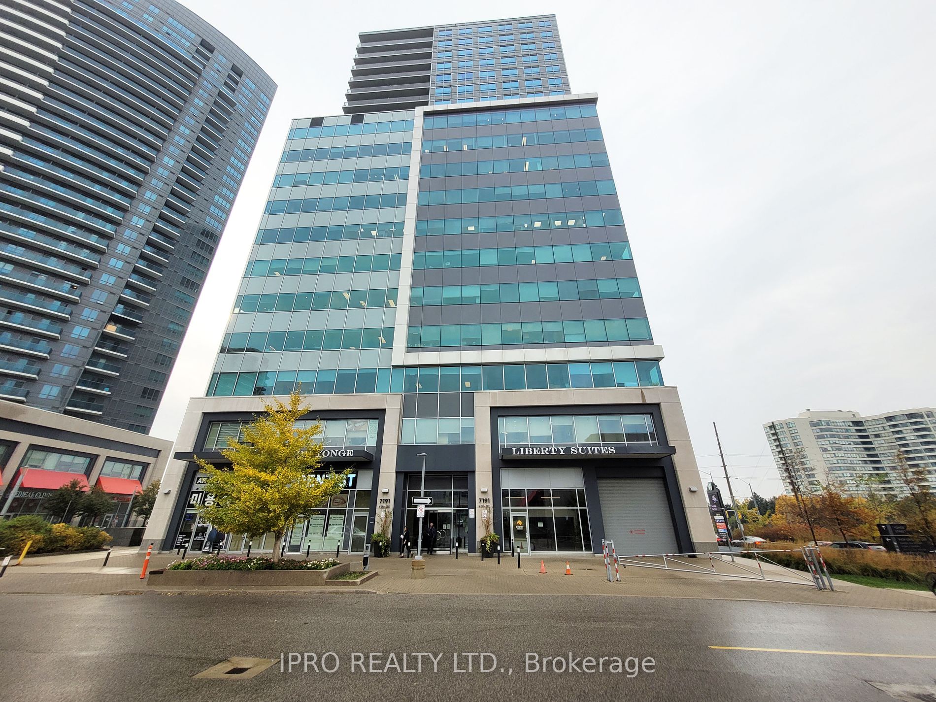 7191 Yonge St Property Photo 40