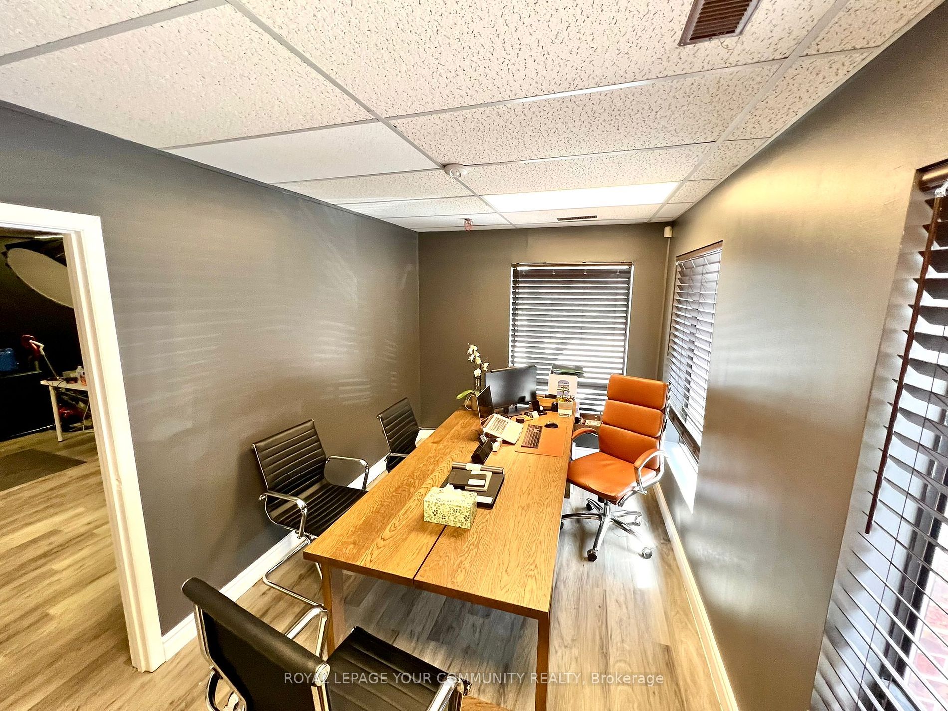 400 Esna Park Dr S Property Photo 2