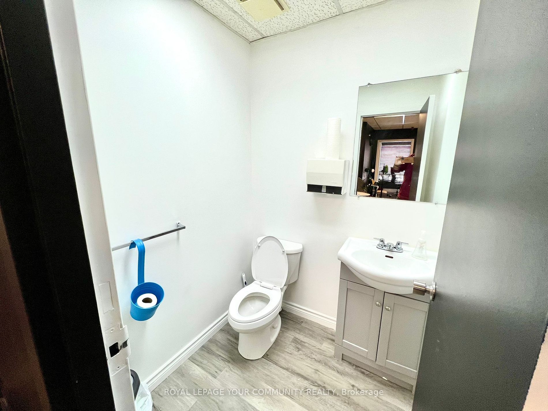 400 Esna Park Dr S Property Photo 11